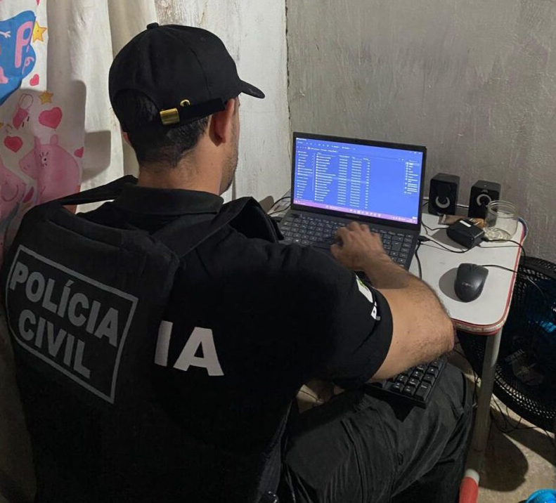 E quando o policial vira hacker?