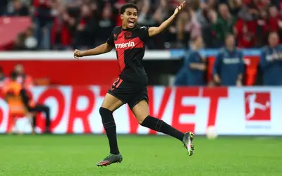 História se repete: Leverkusen busca empate com Stuttgart aos 51 e salva invencibilidade