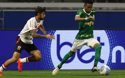 Palmeiras flerta com tropeço, mas marca no último segundo e vence o Botafogo
